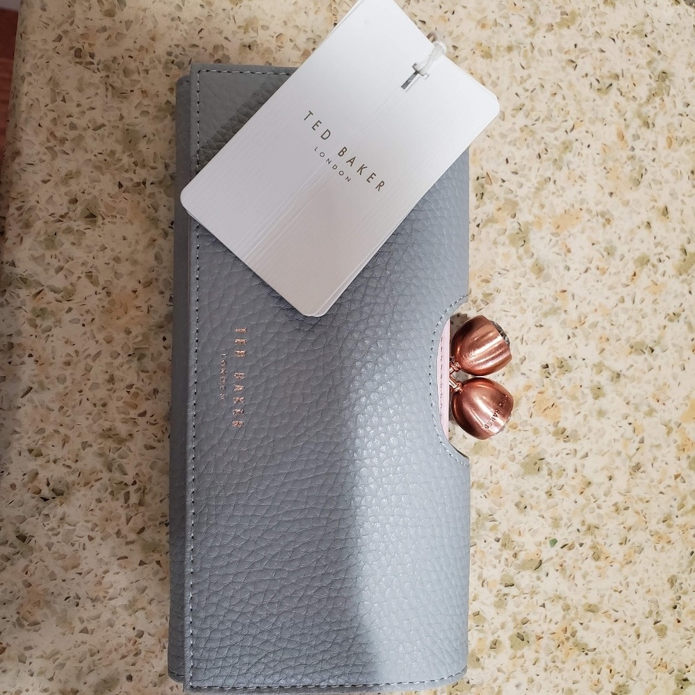 Wallet - Picture 2 of 2